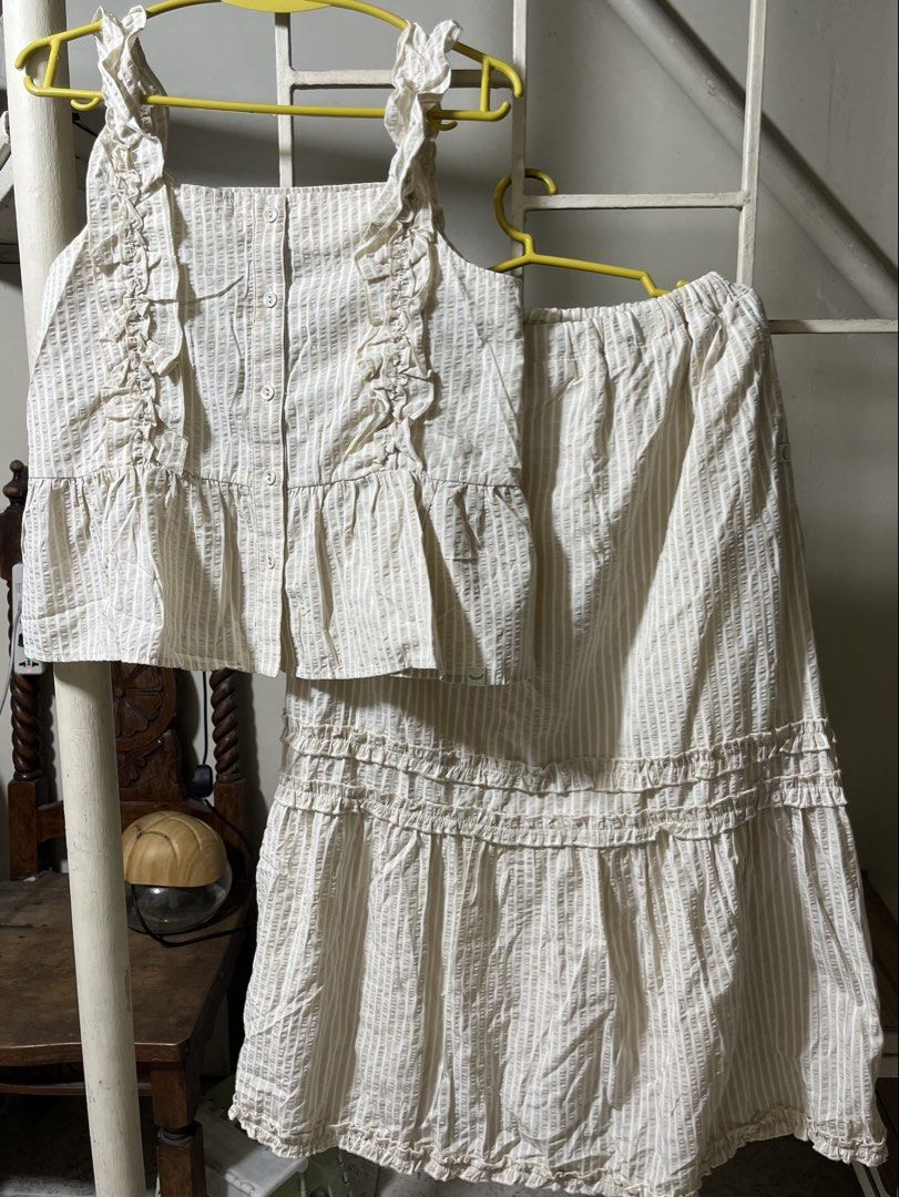 BANANANAXX Coords (Category: Sets or Coordinates) located in Manila. Submitted by dayclutter (Listing ID 1464275401, Image 2). Description: Fit to Medium Skirt has liner & side pockets.