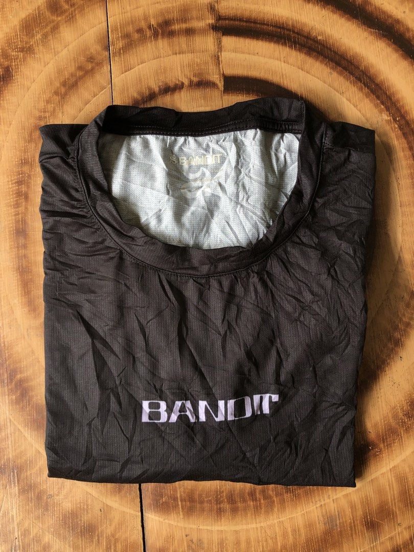 Bandit Performance Run Tee Drift Running Community (Category: Activewear) located in Binalbagan. Submitted by dcorexyzzz (Listing ID 1464137899, Image 1). Description: Small 20/27 Excellent condition Issue check last pic may kaunting bakbak pero unnoticeable sya Need wash only.