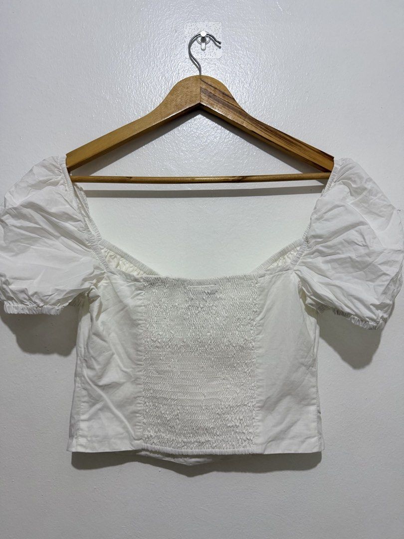 Bardot White Puff Sleeve Smocked Croptop (Category: Blouses) located in Caloocan City. Submitted by ashpreloves (Listing ID 1464192278, Image 3). Description: - Cute white puff sleeve top from Bardot - Square neckline - Button-down front - Elasticated cuffs on sleeves - Pairs well with jeans or skirts - Ideal for casual days or nights out.