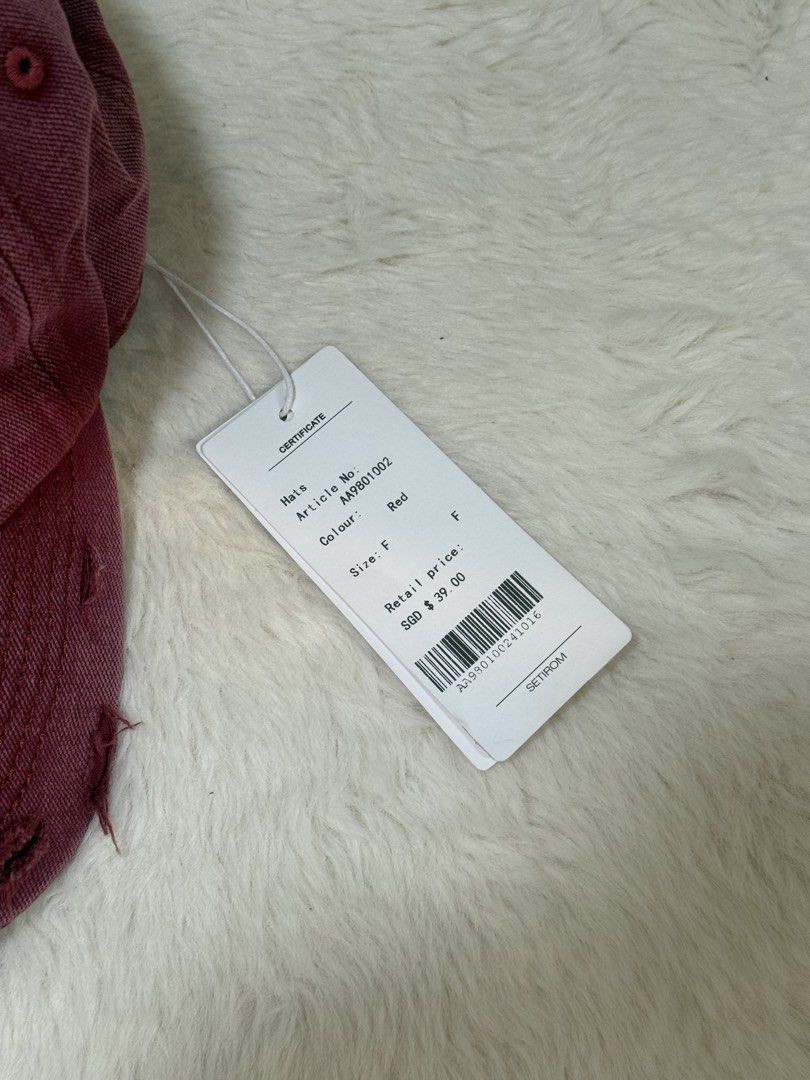 Baseball Cap (Category: Caps & Hats) located in Singapore. Submitted by xgaolx (Listing ID 1464213413, Image 5). Description: Brand New!! Selling as I got too many caps ~ FAST deal $27 *Able to negotiate! *PM for more detailed photos! Able to meet in Sengkang / Punggol Area ! 😊.