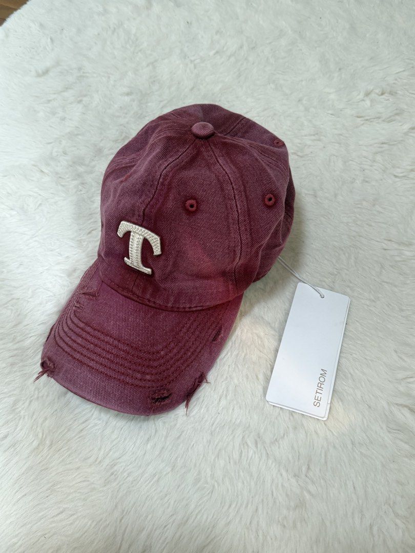 Baseball Cap (Category: Caps & Hats) located in Singapore. Submitted by xgaolx (Listing ID 1464213413, Image 2). Description: Brand New!! Selling as I got too many caps ~ FAST deal $27 *Able to negotiate! *PM for more detailed photos! Able to meet in Sengkang / Punggol Area ! 😊.