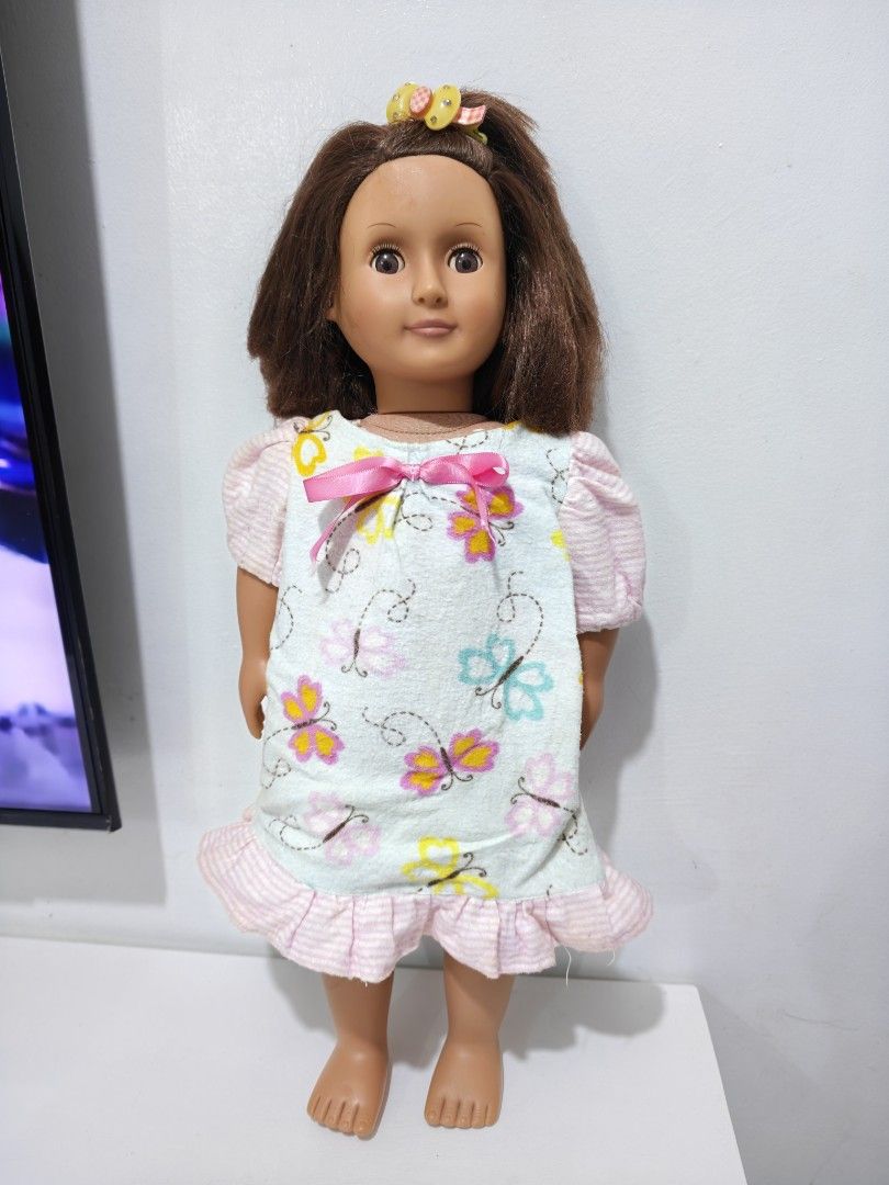 BATTAT 18 inches doll (Category: Kids Toys) located in Pasig City. Submitted by dian.juliet (Listing ID 1464226301, Image 1). Description: Cut fingers Cut hair AS IS ▪️Preloved from USA ▪️What you see is what you get. ▪️Colors may vary due to lightning. ▪️Flaws are barely noticeable. ▪️Feel free to message me for other details. :) 🖤 dian.