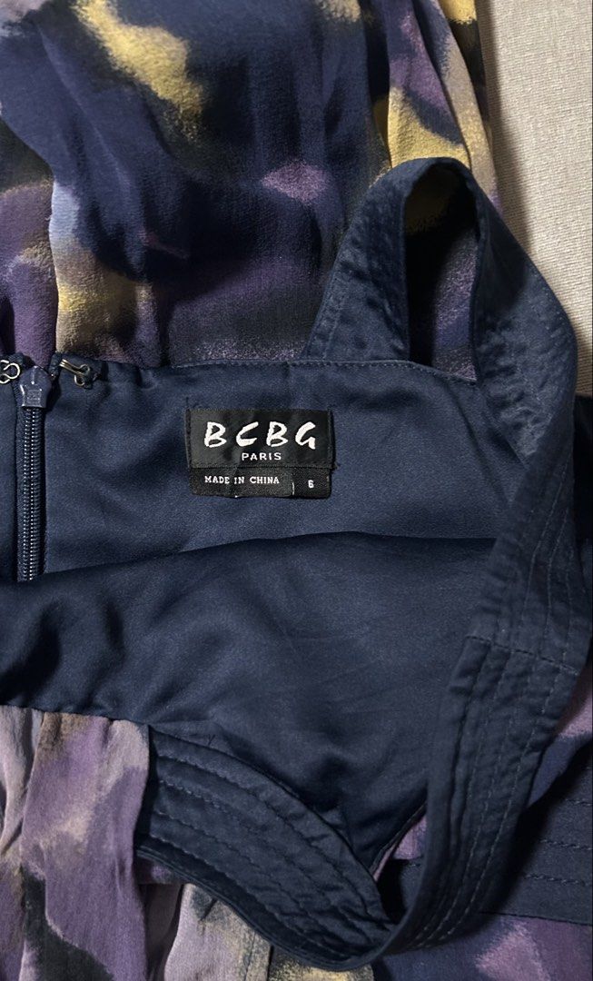 BCBG MAX AZRIA (Category: Dresses) located in Davao. Submitted by sart0ria85 (Listing ID 1464204284, Image 3). Description: A sleeveless beach long dress in printed eggplant violets and purples. Evening gown. 100% SILK MADE IN CHINA 🇨🇳 MEDIUM. Size 6 EXCELLENT CONDITION (92/100).