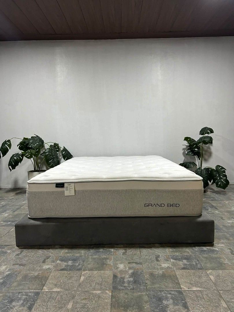 Bed Set Queen (Category: Bed Frames & Mattresses) located in Meycauayan. Submitted by marygracecasimiro (Listing ID 1464148428, Image 1). Description: Imported Queen Bedset with Memory Foam 13in kapal from Korea P22,000 lang suki 64x88x22in/ Memory Foam Foam 13in kapal/ Deep Clean n Sanitized Heavy Duty ang Frame Gamuza Gray Complete Set Heavy duty No issue Good Condition💚💚 Minor Scratch From Korea #QueenBedSet #italy #SURPLUS #angelescity #Pam