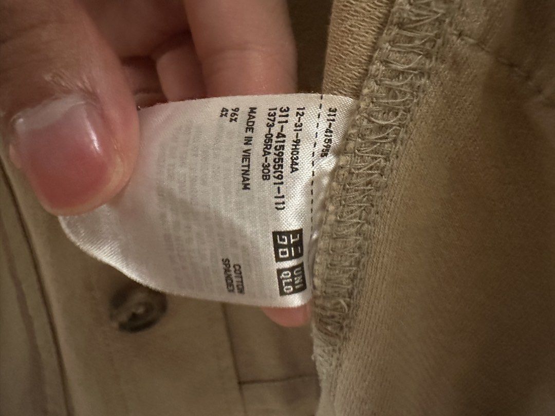 UNIQLO Jersey Work Jacket (Category: Coats, Jackets and Outerwear) located in Cainta. Submitted by calcervshop (Listing ID 1464305473, Image 3). Description: - Classic beige workwear jacket - Button-up front with a collar - Two chest pockets - Two lower pockets - Simple and versatile - Great for layering.