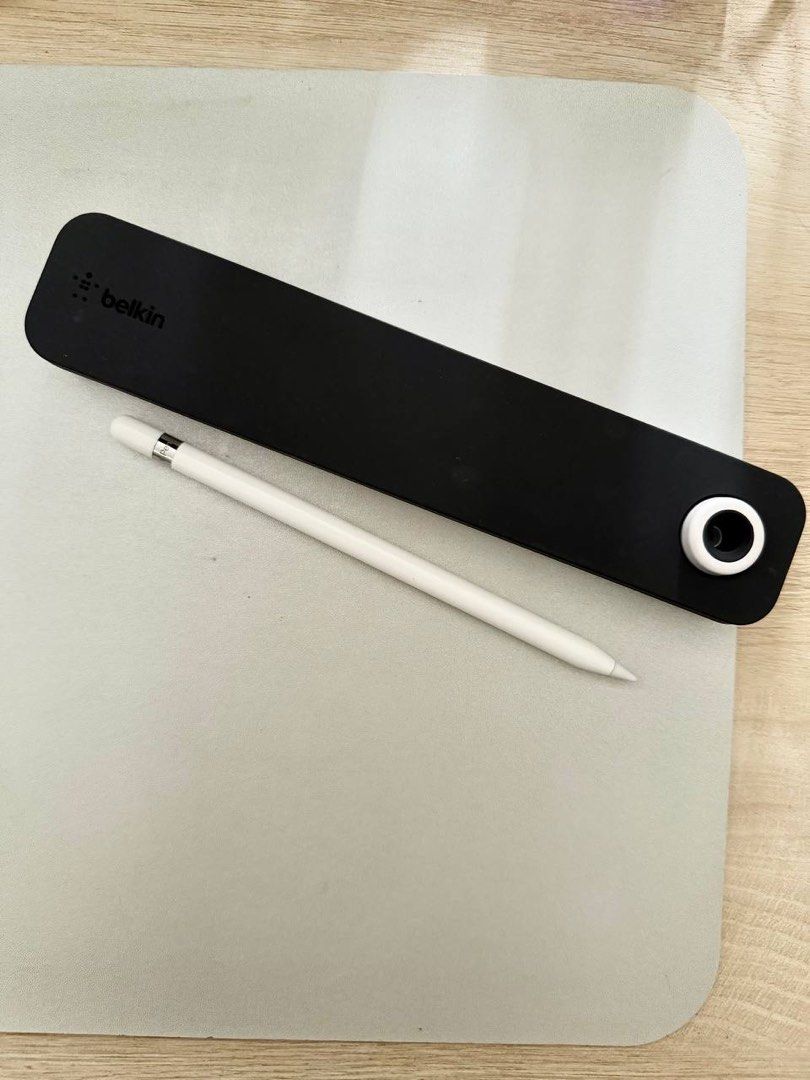 Belkin Apple Pencil Case Holder with Cap Holder (Category: Cases & Sleeves) located in Mandaluyong City. Submitted by jezztrillo69 (Listing ID 1464191396, Image 2). Description: - Apple Pencil 1 - with FREE Belkin case specifically for Apple Pencil (1st generation) - with extra PEN loose part - Features a stylish black exterior with a clean white interior - Protects your Apple Pencil from accidental rolling PM me if interested.