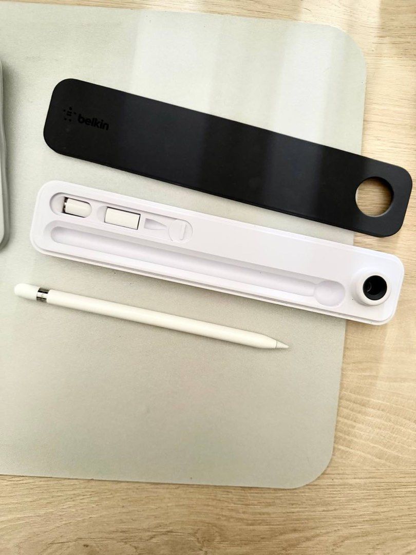 Belkin Apple Pencil Case Holder with Cap Holder (Category: Cases & Sleeves) located in Mandaluyong City. Submitted by jezztrillo69 (Listing ID 1464191396, Image 1). Description: - Apple Pencil 1 - with FREE Belkin case specifically for Apple Pencil (1st generation) - with extra PEN loose part - Features a stylish black exterior with a clean white interior - Protects your Apple Pencil from accidental rolling PM me if interested.