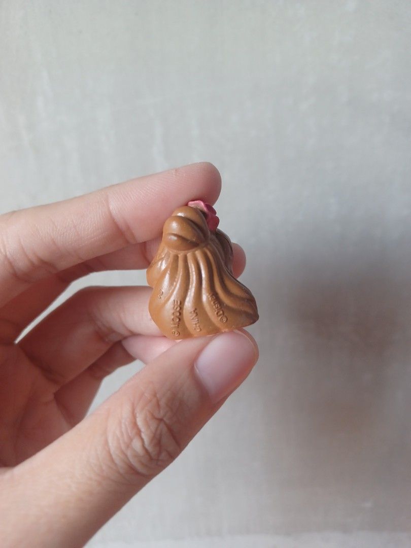 Belle Doorables (Category: Figurines & Statues) located in Silang. Submitted by EkonomikaPH (Listing ID 1464236714, Image 2). Description: Belle 650 Wardrobe 250.