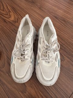(Category: ) located in . Submitted by thrifty.mom (Listing ID 1464280168, Image 1). Description: .