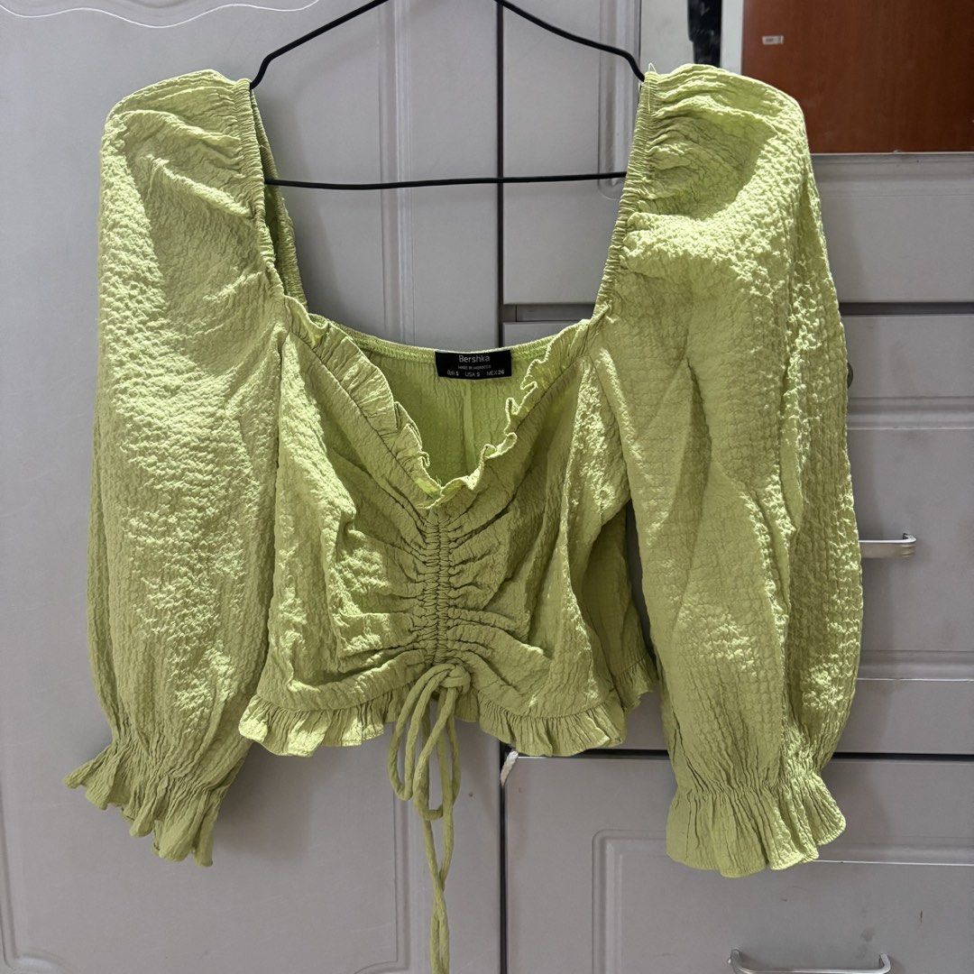 Bershka Apple Green Crop Puff Sleeve (Category: Others Tops) located in Binan City. Submitted by mypreloved_haul (Listing ID 1464200517, Image 1). Description: .