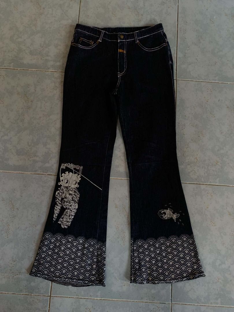 Betty Boop Flared Jeans with Wave Pattern (Category: Jeans) located in Talisay. Submitted by justindanielle17 (Listing ID 1464288833, Image 2). Description: -Waist: 28 -Length: 38 -Leh Opening: 10.5 inches -Excellent Condition -9.9/10 Color rate -Dark wash flared jeans - Features iconic Betty Boop graphics on the legs - Unique wave pattern on the hem - Stylish white stitching details throughout - Classic button and zip closure - Perfect for a sta