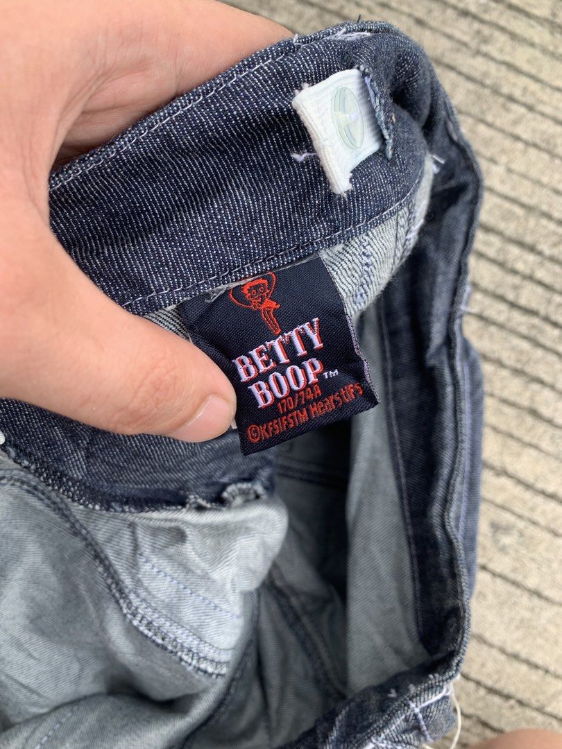 BETTY BOOP Raw Denim Cargo Short (Category: Shorts) located in Cebu City. Submitted by lnrd_finds (Listing ID 1464217439, Image 3). Description: BETTY BOOP Raw Denim Cargo Short Size XL on Tag Dimes (Inches) Waist 32 Length 21 Thigh 12.3 Leg Opening 9.5 Issue:❌ Need wash Excellent Condition.