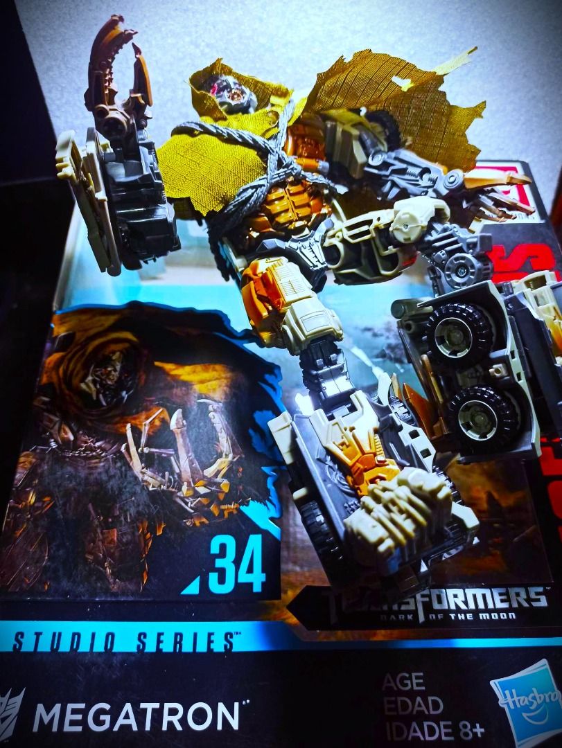 BIB SS34 MEGATRON Leader Class Hasbro Autobot Transformers (Category: Kids Toys) located in Pasay City. Submitted by Chariselyn (Listing ID 1464318506, Image 1). Description: BIB SS34 MEGATRON (4,000+sf) Leader Class Hasbro Autobot Transformers Scale: 8 inches Stock: 1 Box Condition: 9/10 Issues: 0 Accessories: complete accessories and manual Mode of Payment: GCash or through your rider Shipping options: Payment first before delivery, via LBC or 