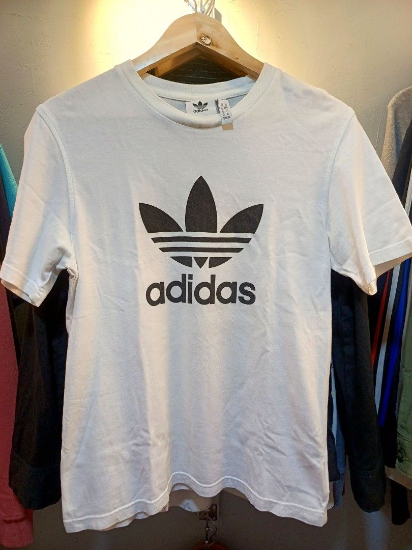BIG logo Laser print ( 84 pesos shipping fee naka box na) (Category: Tshirts & Polo Shirts ) located in San Francisco. Submitted by flipping_clothes (Listing ID 1464263547, Image 1). Description: ✅AUTHENTIC💯.✅ Excellent ✅XS on tag ✅Dimes 18.5 X 26 ✅Fit up to Small ✅laser print ✅No Flaws.