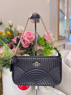 (Category: ) located in . Submitted by luxshare_preloved_ (Listing ID 1464238990, Image 1). Description: .