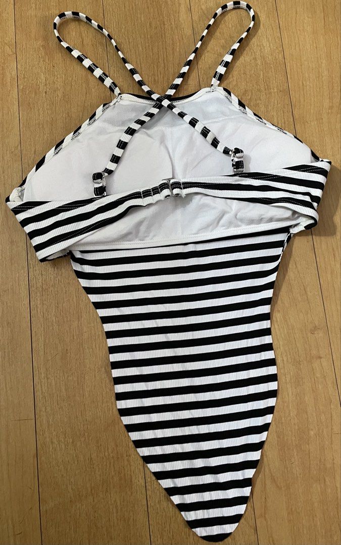 Bikini top, xs-s (Category: Bikinis & Swimsuits) located in Quezon City. Submitted by khaligurl (Listing ID 1464140920, Image 2). Description: More items on SALE‼️Check my listings. Condition: Like new • Backless striped top with pads, XS-S • Comfortable & flattering fit AS-IS basis. What you see is what you get. If any, flaws and issues will be clearly indicated in the description. Full payment (item + shipping) first policy - GCASH only. Delive