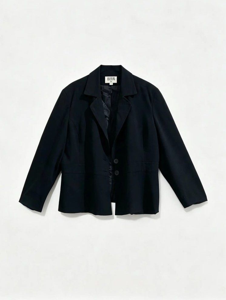 BILL BLASS (Category: Coats, Jackets and Outerwear) located in Davao. Submitted by sart0ria85 (Listing ID 1464236605, Image 1). Description: A rare find of this iconic American designer. In dark blue regular suit. 62% POLYESTER 33%RAYON 5%SPANDEX MADE IN VIETNAM 🇻🇳 XLARGE. Size 16-18 EXCELLENT CONDITION (96/100).
