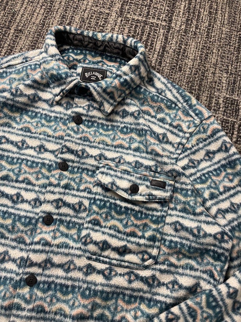 Billabong Fleece Button Up Jacket (Category: Coats, Jackets and Outerwear) located in Manila. Submitted by rdtp2 (Listing ID 1464231724, Image 3). Description: size xl 23x31 no flaw excellent condition 9.5/10.
