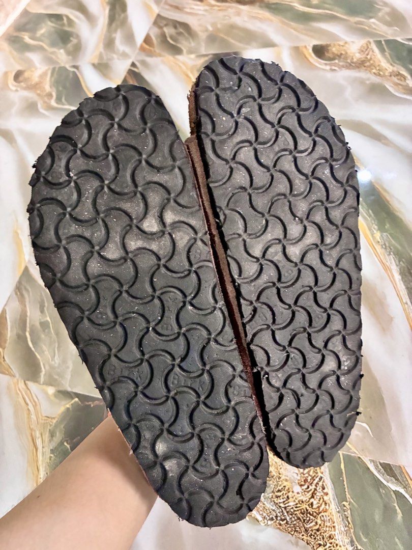 Birkenstock (Category: Sneakers & Footwear) located in Tabuk. Submitted by twotimestooo (Listing ID 1464173241, Image 3). Description: -Birkenstock Arizona Suede -Size 37 .