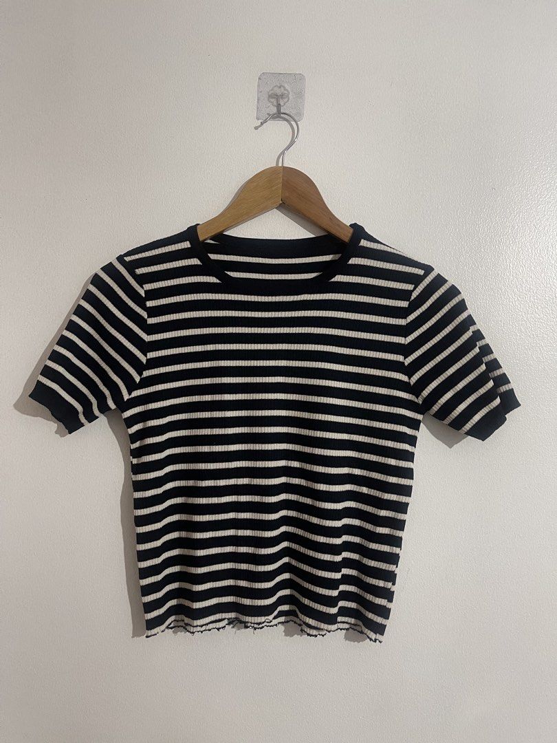 Black & White Striped Ribbed Knit Top (Category: Shirts) located in Quezon City. Submitted by lizandbelcloset (Listing ID 1464250748, Image 1). Description: Black & white striped ribbed knit top Width - 16.5 in | Length - 18.5 Recommended for size XS .
