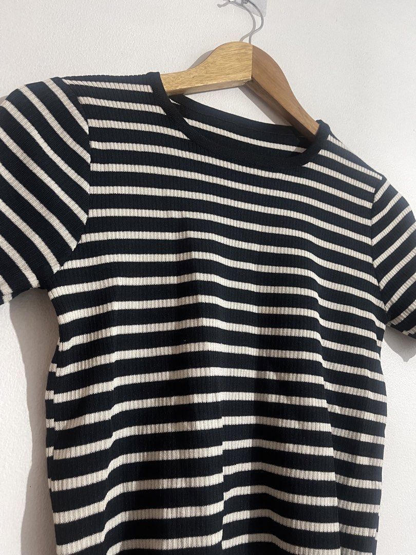 Black & White Striped Ribbed Knit Top (Category: Shirts) located in Quezon City. Submitted by lizandbelcloset (Listing ID 1464250748, Image 3). Description: Black & white striped ribbed knit top Width - 16.5 in | Length - 18.5 Recommended for size XS .
