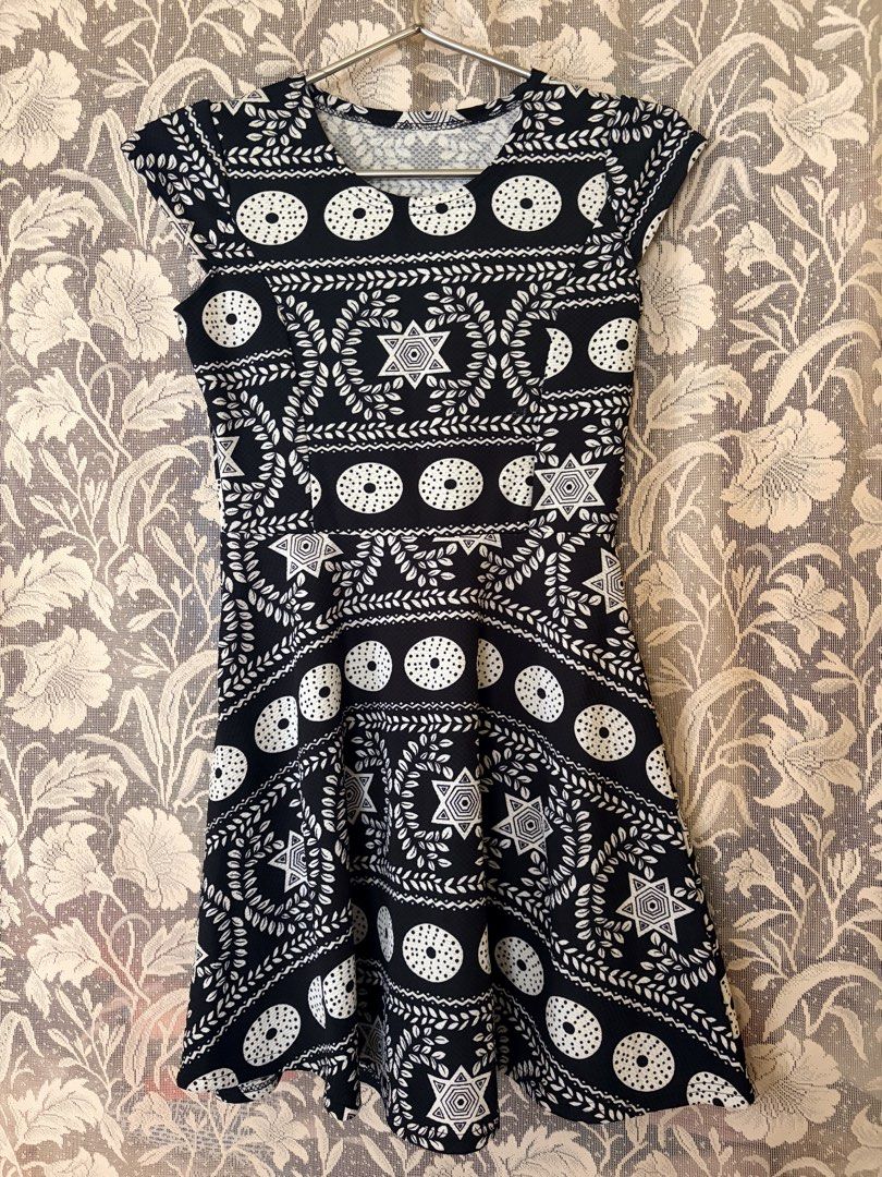 Black and White Patterned Cap Sleeve Dress (Category: Dresses) located in Manila. Submitted by danielle.finds (Listing ID 1464186447, Image 1). Description: - Black dress with a cool white geometric and leaf pattern. - Cap sleeves. - Knee-length. - Comfortable, casual fit. - Ideal for everyday wear or relaxed outings. - Versatile for styling up or down..
