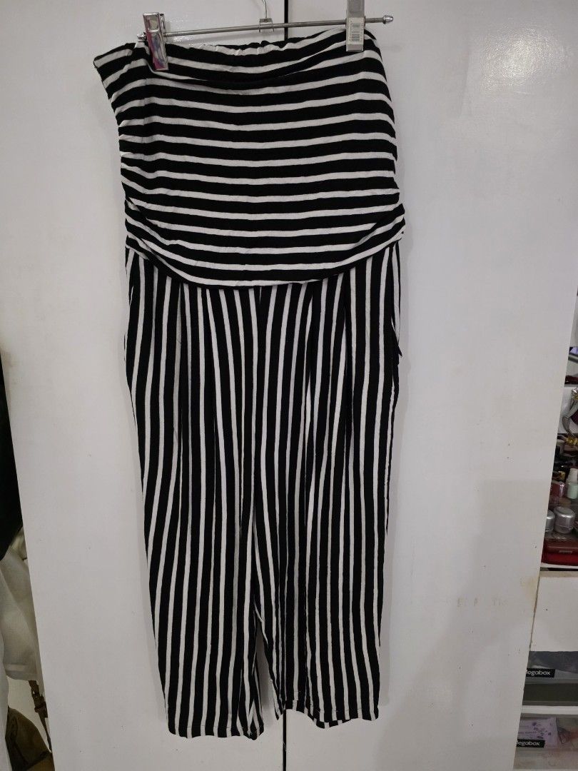 Black and White Striped Strapless Jumpsuit🙂 (Category: Jumpsuits) located in Puerto Princesa. Submitted by kholene (Listing ID 1464324595, Image 1). Description: - Strapless jumpsuit - Black and white stripes - Vertical stripes on top, horizontal stripes on bottom - Flowy, relaxed fit - Comfortable for casual wear.