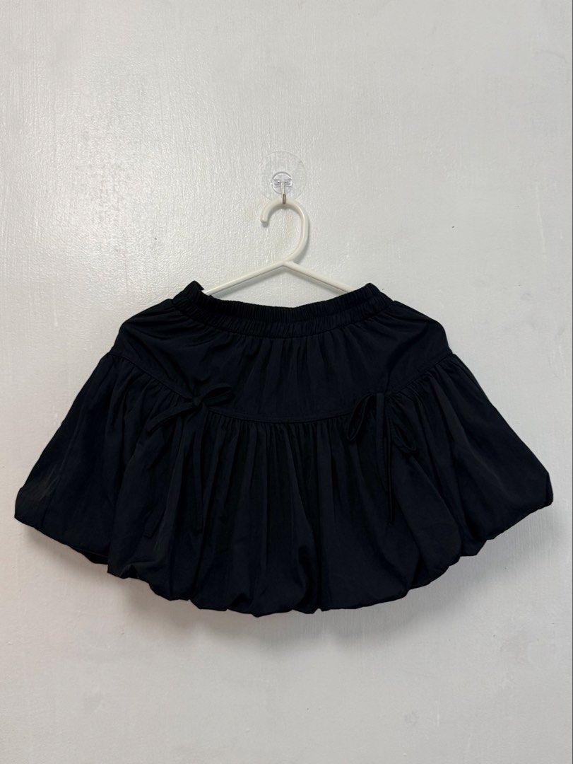 Black Bubble Skirt w/ ribbons (Category: Skirts) located in Mandaluyong City. Submitted by nftp24 (Listing ID 1464190022, Image 1). Description: - Cute black bubble skirt w/ ribbons - elastic waistband/garterized - fits S-M .