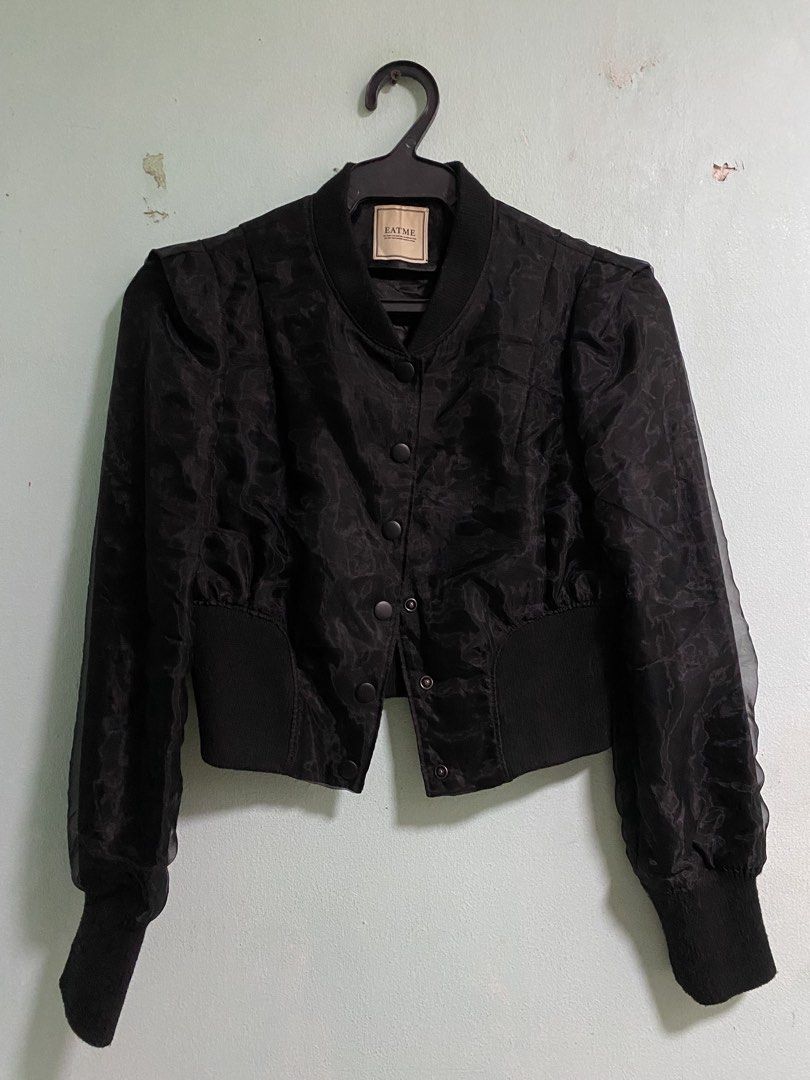 Black Crop Top Long Sleeves (Category: Longsleeves) located in Taguig. Submitted by sharpcautions (Listing ID 1464176475, Image 1). Description: Fabric covered with mesh.