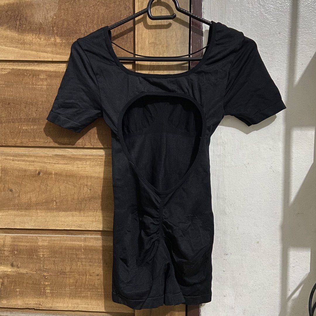 Black Cut-out Back Bodysuit Top (Category: Activewear) located in Valenzuela. Submitted by _1011100 (Listing ID 1464285632, Image 2). Description: - Black short-sleeve bodysuit - Ribbed texture with side ruching - Flattering scoop neckline - Chic back cut-out detail - Stretchy material for a comfortable, snug fit - Versatile: perfect for layering or as a standalone piece.