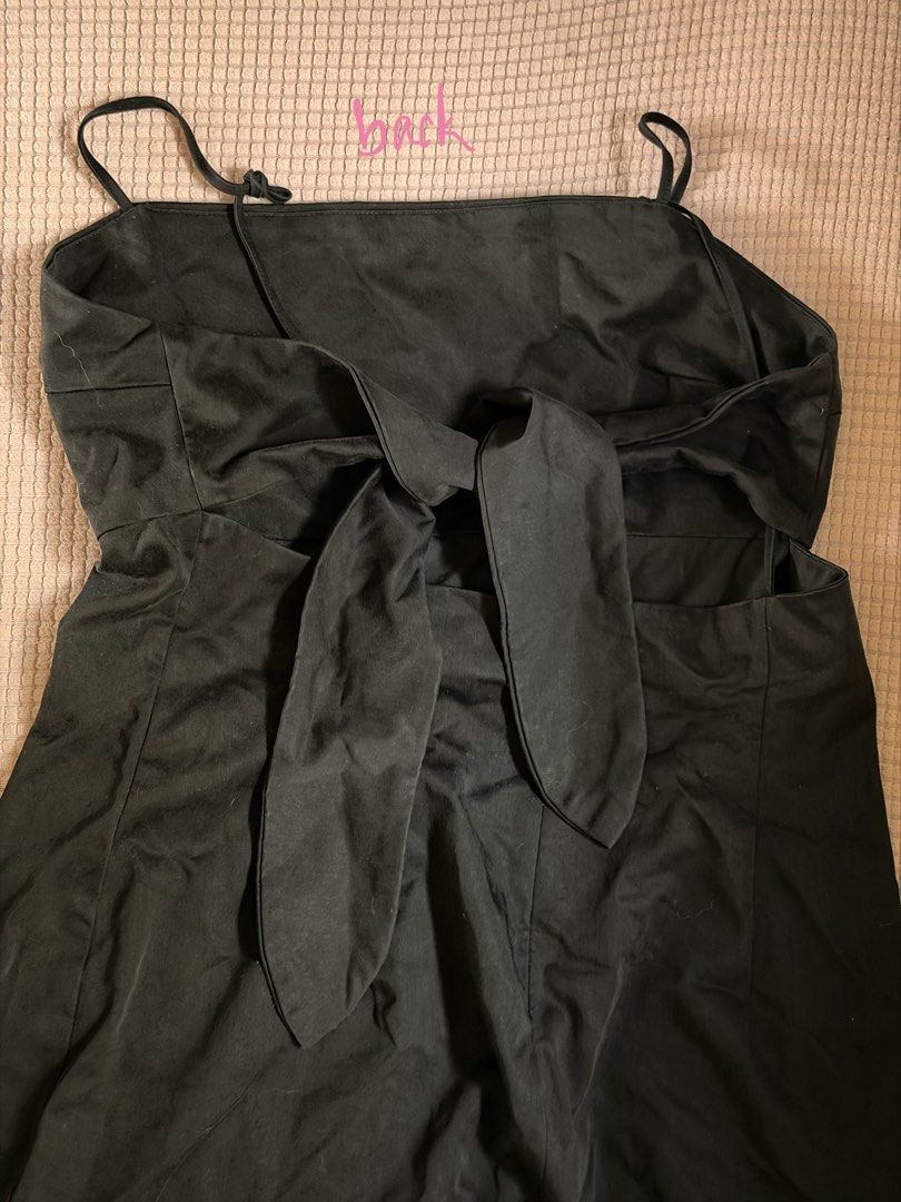 Black dress (Category: Dresses) located in Daraga. Submitted by littlemissdeclutter.wtme (Listing ID 1464191133, Image 2). Description: black dress (ribbon tie at the back) - used twice only - zara - can fit to S-M.