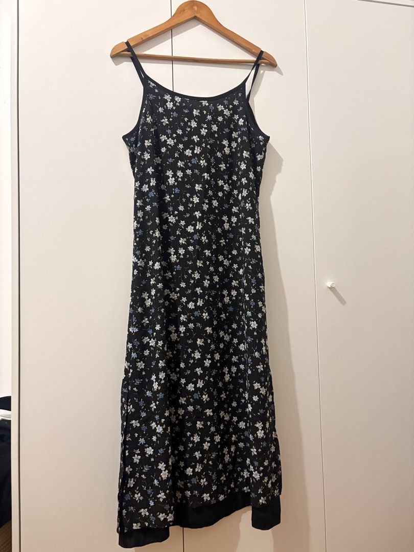 Black Floral Long Dress (Category: Dresses) located in Quezon City. Submitted by bellahatid00 (Listing ID 1464276387, Image 2). Description: Size: XS-M.