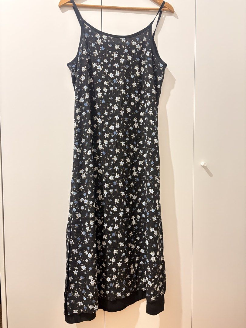 Black Floral Long Dress (Category: Dresses) located in Quezon City. Submitted by bellahatid00 (Listing ID 1464276387, Image 1). Description: Size: XS-M.