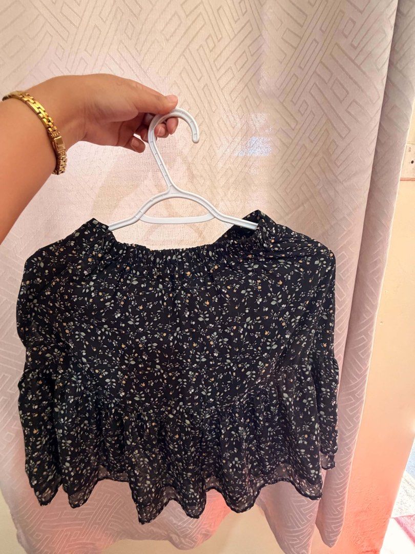 Black Floral Print Ruffle Skirt (Category: Skirts) located in Manila. Submitted by janellecas75114 (Listing ID 1464162106, Image 1). Description: - Cute black skirt - Ditsy floral print - Ruffled detail - Tiered hem - Lightweight and flowy fabric - Perfect for dressing up or down.