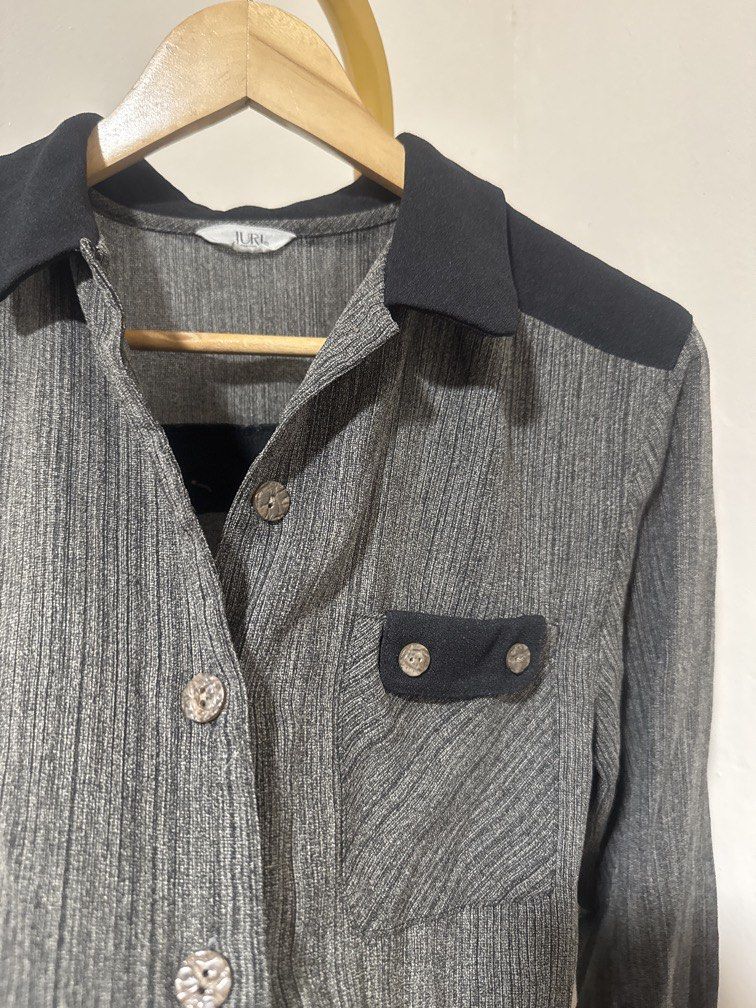 Black Gray Vintage Longsleeves (Category: Longsleeves) located in Mexico. Submitted by studioleraph (Listing ID 1464232253, Image 3). Description: 🤩 Pretty in actual 🛍️ Perfect for your personal wardrobe 🫶 👗 The actual item being sold is the original garment shown in the product photos. Small differences in fit, drape, color, texture, or details may occur. 💌 Condition: • Preloved; Please wash the items before wearing. • Please manage expecta