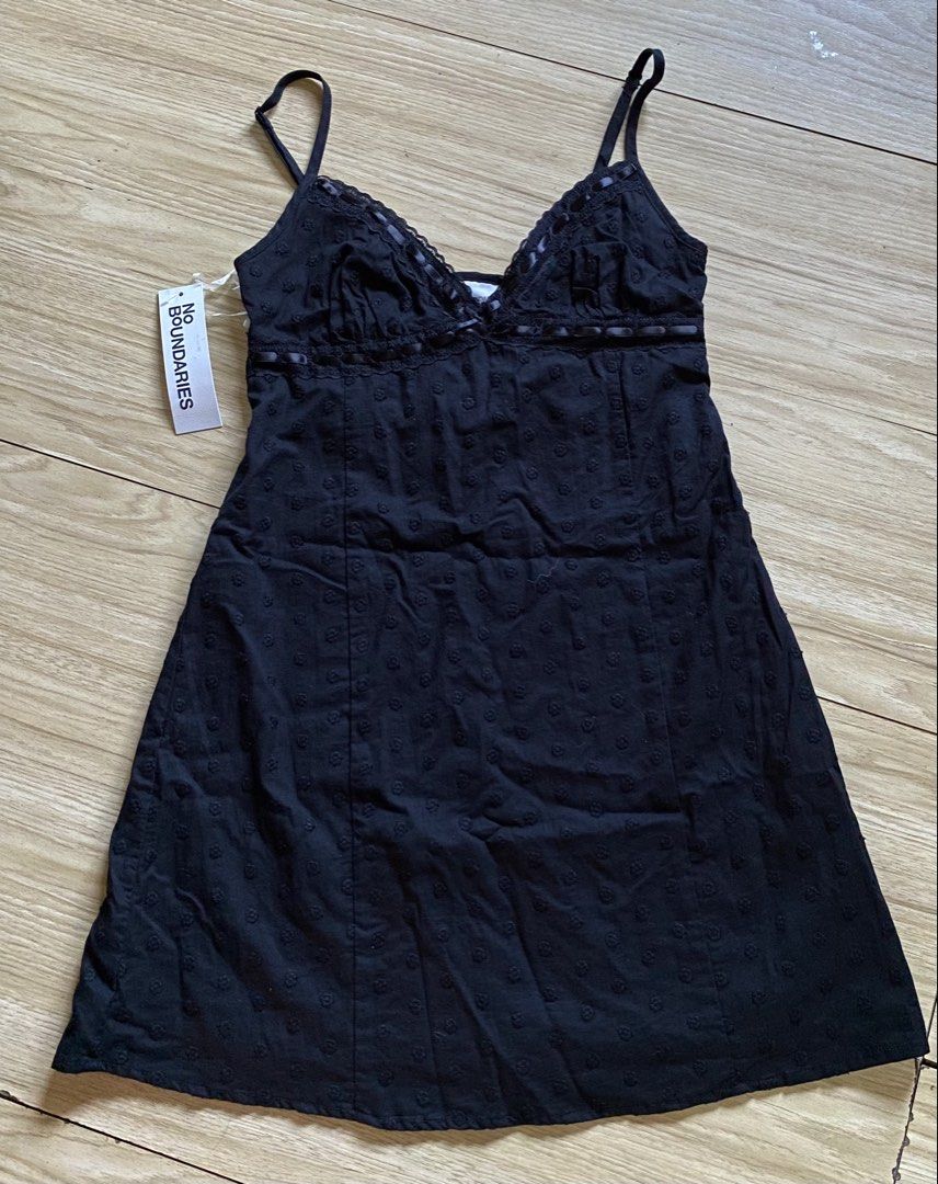 Black halter lace mini dress (Category: Dresses) located in Manaoag. Submitted by wewhorewhat (Listing ID 1464248756, Image 2). Description: No boundaries size xxs brandnew tag from usa .