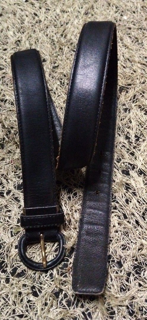 Black Leather Belt with Gold Buckle (Category: Belts) located in Paranaque City. Submitted by michael-08 (Listing ID 1464326132, Image 2). Description: - Classic black leather belt - Simple gold-tone D-ring buckle - Smooth leather finish - Ideal for everyday wear - Shows some signs of use (leather & buckle) - Versatile accessory for jeans or trousers WALA PO ISSUE GOOD CONDITION BODY WAISTLINE FITTED 31 TO 33 MAXIMUM LENGTH 36 ACCURATE PO ANG SUK