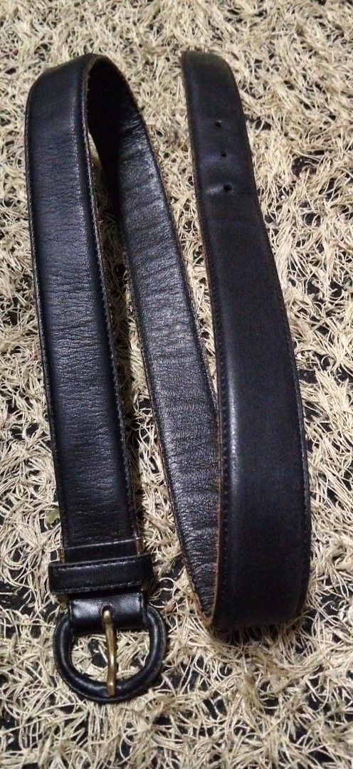 Black Leather Belt with Gold Buckle (Category: Belts) located in Paranaque City. Submitted by michael-08 (Listing ID 1464326132, Image 3). Description: - Classic black leather belt - Simple gold-tone D-ring buckle - Smooth leather finish - Ideal for everyday wear - Shows some signs of use (leather & buckle) - Versatile accessory for jeans or trousers WALA PO ISSUE GOOD CONDITION BODY WAISTLINE FITTED 31 TO 33 MAXIMUM LENGTH 36 ACCURATE PO ANG SUK