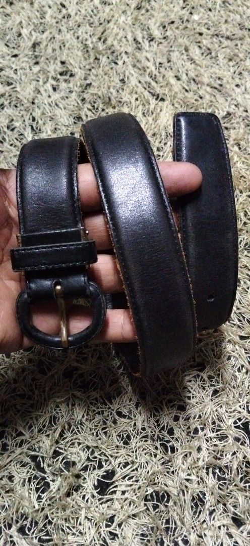 Black Leather Belt with Gold Buckle (Category: Belts) located in Paranaque City. Submitted by michael-08 (Listing ID 1464326132, Image 1). Description: - Classic black leather belt - Simple gold-tone D-ring buckle - Smooth leather finish - Ideal for everyday wear - Shows some signs of use (leather & buckle) - Versatile accessory for jeans or trousers WALA PO ISSUE GOOD CONDITION BODY WAISTLINE FITTED 31 TO 33 MAXIMUM LENGTH 36 ACCURATE PO ANG SUK
