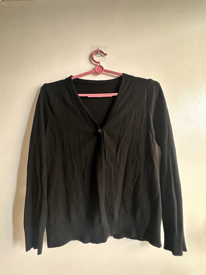 Black long-sleeved button-up cardigan (Category: Longsleeves) located in Manila. Submitted by heryet (Listing ID 1464141157, Image 1). Description: - Classic black cardigan - Long sleeves with ribbed cuffs and hem - Single button closure - Versatile for layering over tops or dresses - Effortless to match with any outfit - fits up to Large.