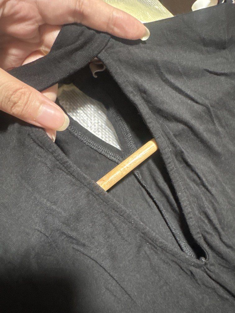 Black Longsleeves Bodysuit (Category: Others Tops) located in Mexico. Submitted by studioleraph (Listing ID 1464271415, Image 3). Description: 🛍️ Perfect for your personal wardrobe 🫶 👗 The actual item being sold is the original garment shown in the product photos. Small differences in fit, drape, color, texture, or details may occur. 💌 Condition: • Preloved; Please wash the items before wearing. • Please manage expectations as these are vinta
