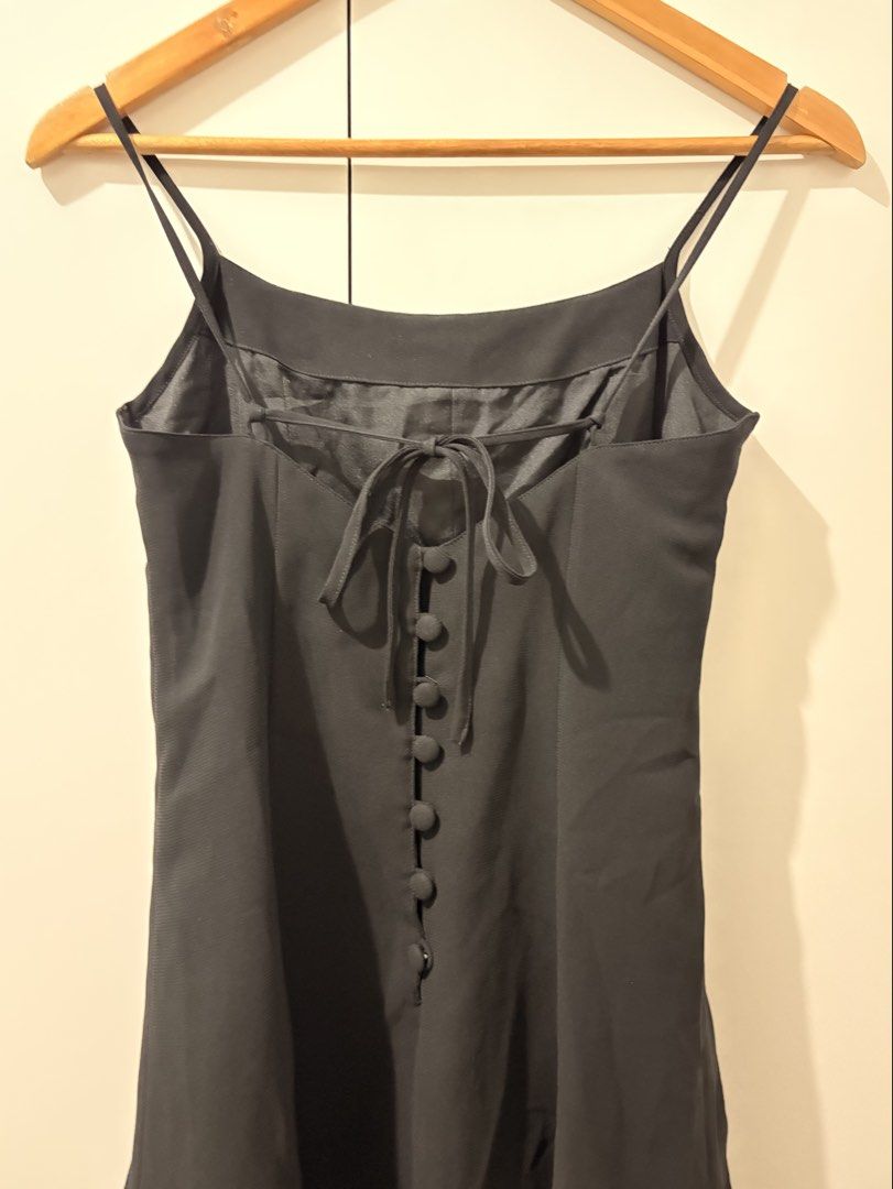 Black Midi Dress (Category: Evening dresses & gowns) located in Quezon City. Submitted by bellahatid00 (Listing ID 1464274783, Image 2). Description: Size: XS-M.