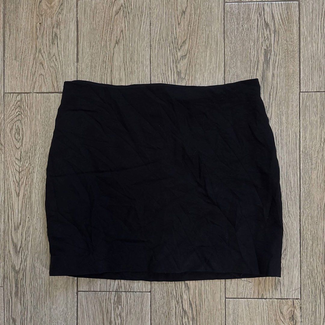 Black Mini Skirt (Category: Skirts) located in Imus. Submitted by reloved.nd (Listing ID 1464249800, Image 1). Description: - Basic black mini skirt - Simple and versatile design - Perfect for layering or wearing solo - Made with comfortable fabric - Effortlessly pairs with any top - A must-have wardrobe staple.