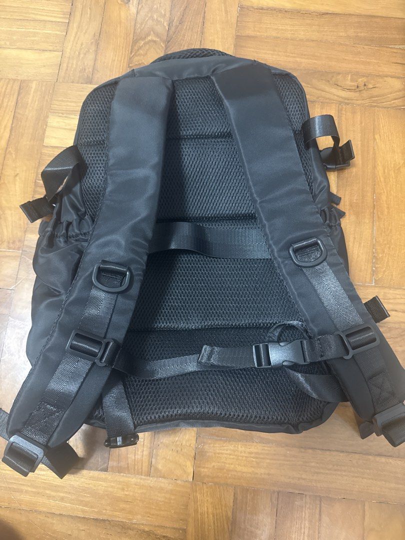 Backpack with Vacuum Function (Category: Backpacks) located in Singapore. Submitted by chocolattehyu (Listing ID 1464223826, Image 2). Description: - Includes vacuum pump and adapter - Perfect for travel or everyday carry.