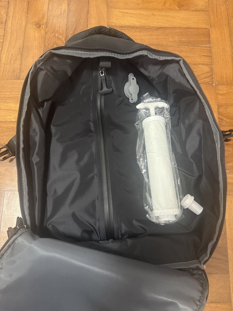 Backpack with Vacuum Function (Category: Backpacks) located in Singapore. Submitted by chocolattehyu (Listing ID 1464223826, Image 3). Description: - Includes vacuum pump and adapter - Perfect for travel or everyday carry.