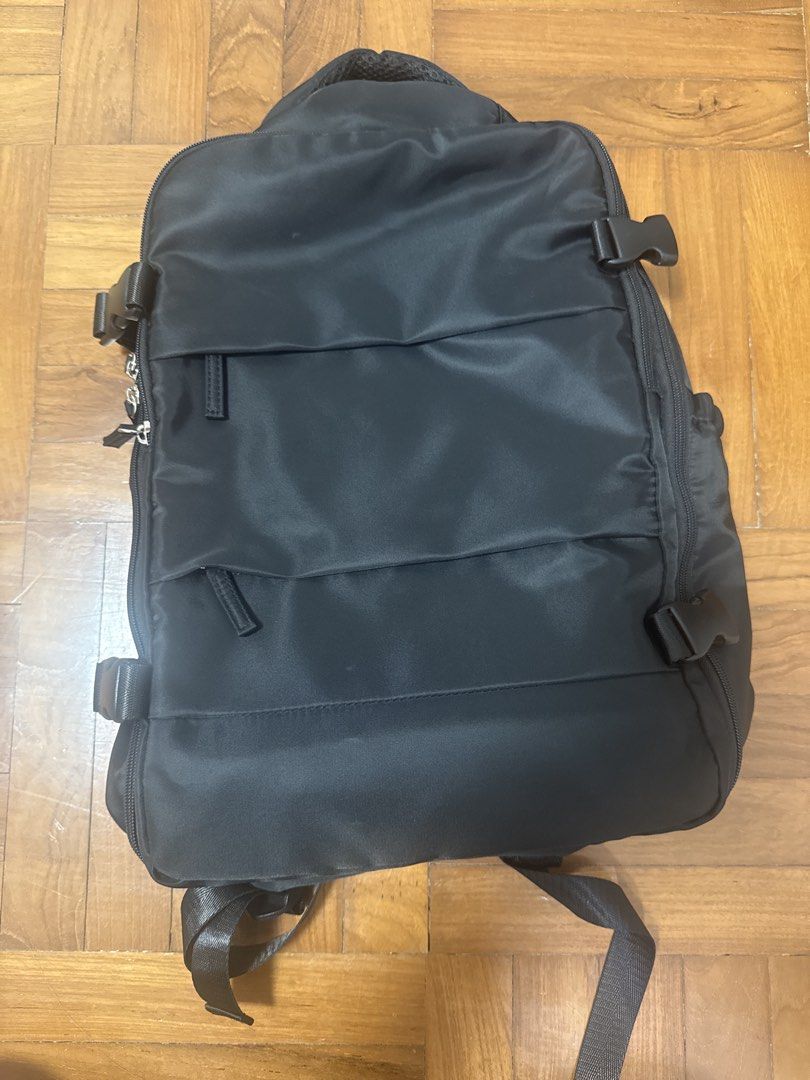 Backpack with Vacuum Function (Category: Backpacks) located in Singapore. Submitted by chocolattehyu (Listing ID 1464223826, Image 1). Description: - Includes vacuum pump and adapter - Perfect for travel or everyday carry.
