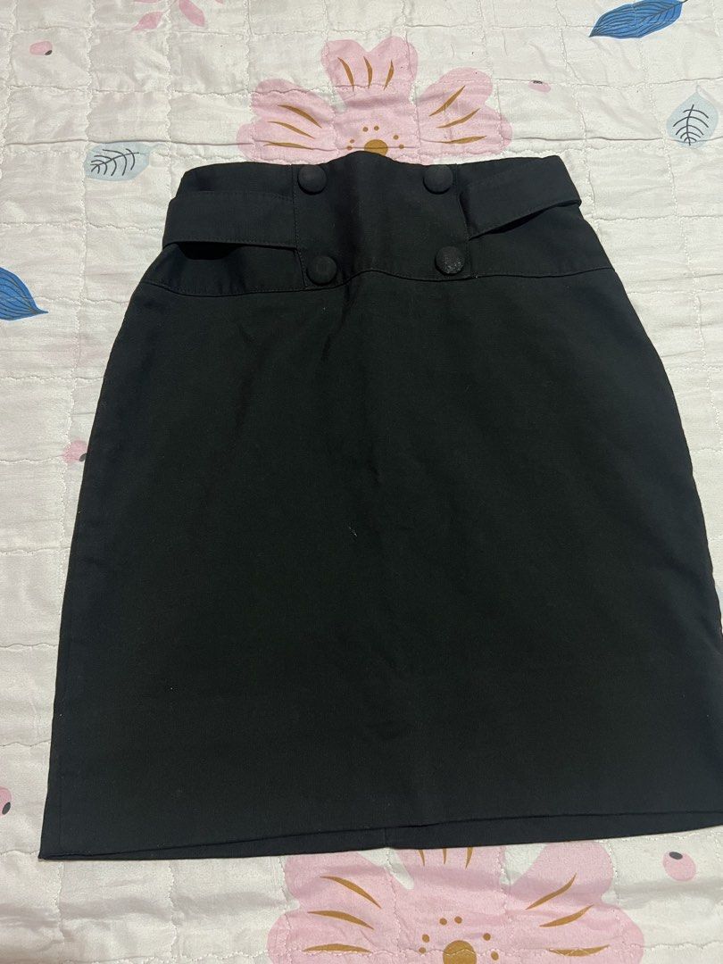 Black office skirt (Category: Skirts) located in Bacoor. Submitted by prelovedbytrace (Listing ID 1464243816, Image 2). Description: .