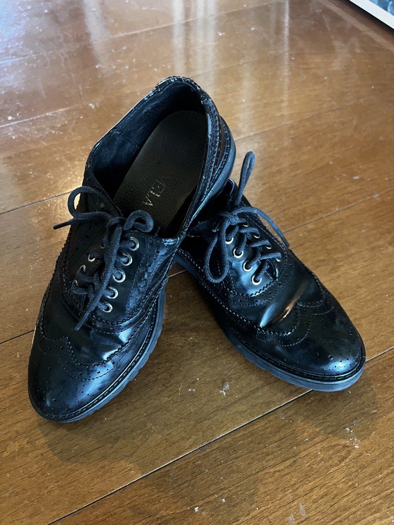Black Patent Wingtip Oxfords (Category: Loafers) located in Taguig. Submitted by bb188 (Listing ID 1464163669, Image 2). Description: Bought in Germany, RSF decluttering. Not worn in a long time. Fits a EU 39 - Black patent leather wingtip oxfords - Lace-up closure - Chunky sole - Classic brogue detailing - Perfect for dressing up or down - Comfortable for all-day wear.