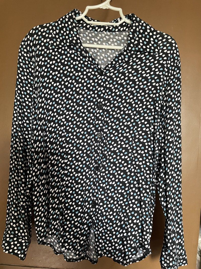 Black Printed Long Sleeve Button Up Shirt (Category: Longsleeves) located in Manila. Submitted by mochi_dear (Listing ID 1464167695, Image 1). Description: - Black long sleeve shirt - White and light blue dot print - Button-up front - Comfortable material - Versatile for casual or smart-casual wear - Easy to pair with jeans or trousers.