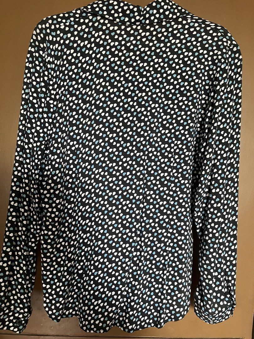 Black Printed Long Sleeve Button Up Shirt (Category: Longsleeves) located in Manila. Submitted by mochi_dear (Listing ID 1464167695, Image 2). Description: - Black long sleeve shirt - White and light blue dot print - Button-up front - Comfortable material - Versatile for casual or smart-casual wear - Easy to pair with jeans or trousers.